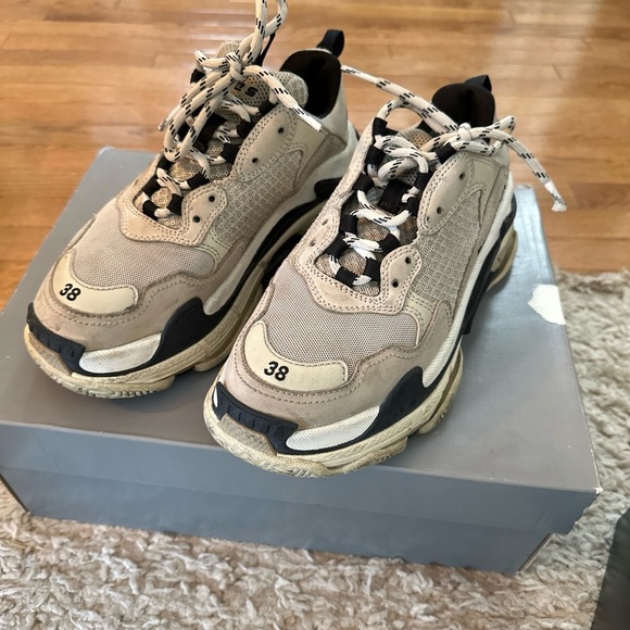 Authentic Balenciaga Triple S Sneakers - Picture 9 of 16